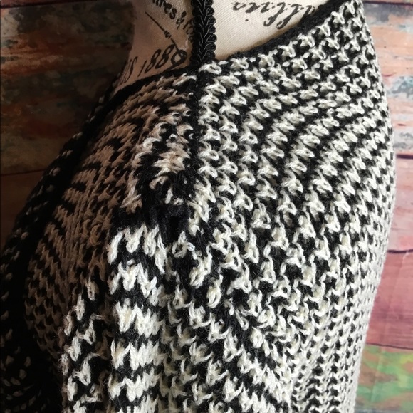 Women’s 🌸SOLD🌸 Knitted Cardigan - Picture 5 of 8